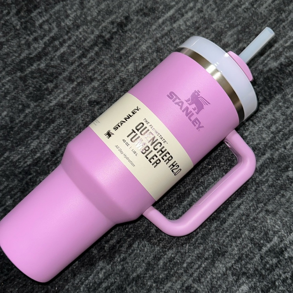 BRAND NEW LILAC 40oz STANLEY